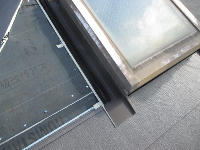 三木市で施工した天窓の水切り板金